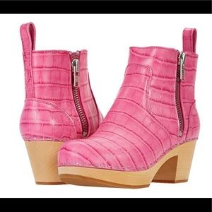 NWOB HASBEENS sz 11/41 pink croc ankle boots